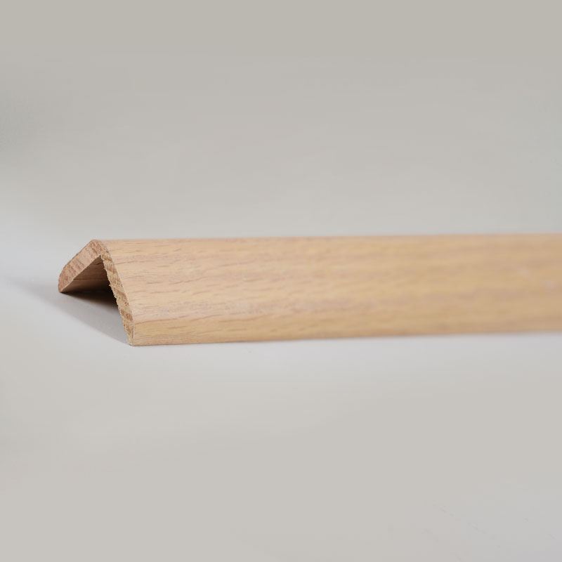 Lignum Solidum Right Angulus (90°) Transition Strip (Involutus cum Rubro Oak Veneer + Paint) - Quercus Color 1 1/9