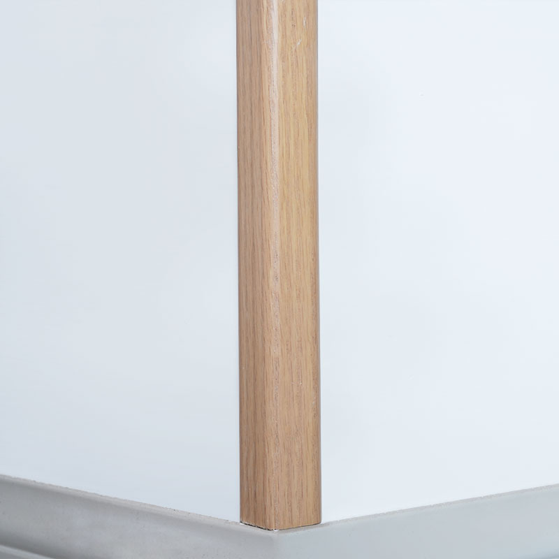 Lignum Solidum Right Angulus (90°) Transition Strip (Involutus cum Rubro Oak Veneer + Paint) - Quercus Color 1 1/9' x 1 1/9'