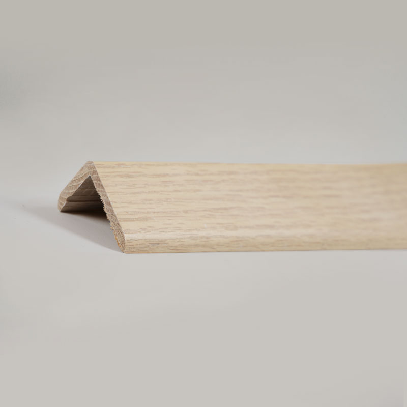 Lignum Solidorum Right Angulus (90°) Transition Strip (Involutus cum Rubro Oak Veneer+ Paint) - Quercus Color 1 1/2' x 1 1/2'