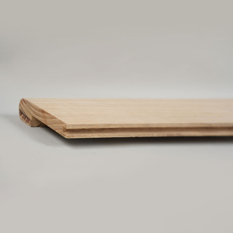 Alba Oak totum Frumentum Acta Stair Nosing (Pinge Unfinished) - Quercus Naturalis Color -1/2'x2 15/16'