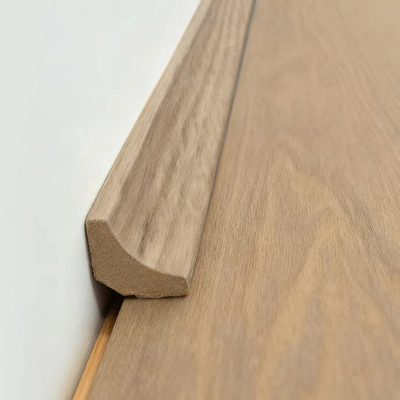 MDF Inside Corner Moulding/Scotia Auro (convoluta cum Quercus Alba Veneer + Paint) - Quercus Naturalis Color 7/8' x 7/8'